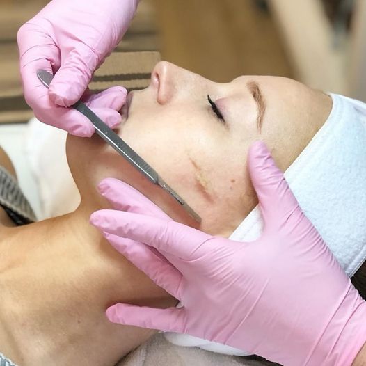 Dermaplaning facial