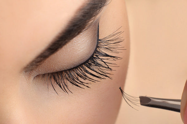 Cluster Eyelash Extensions - Laura's Beauty Touch, Spa Services in Rego Park, New York 11374